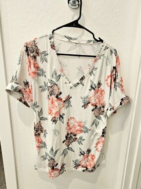 Floral V-Neck Short Sleeve Top